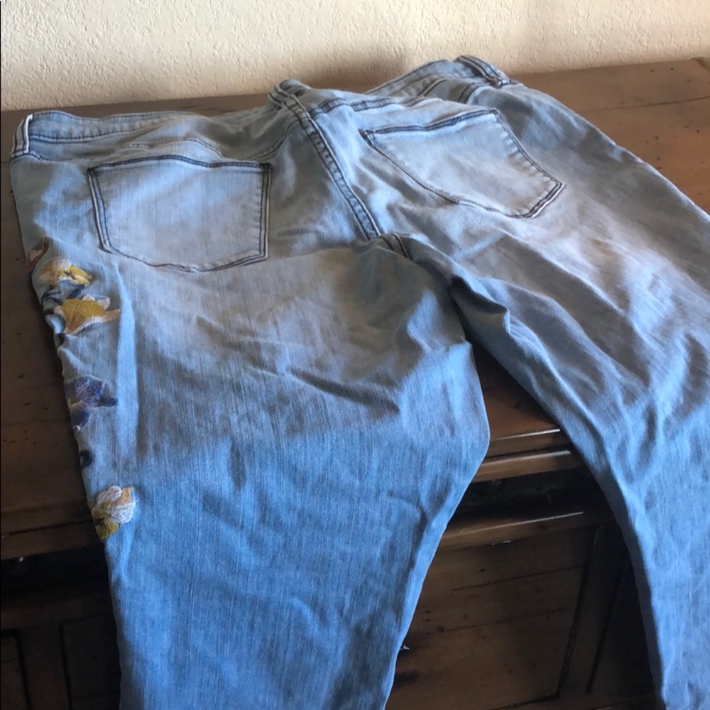 Embroidered Jeans! - Picture 6 of 6